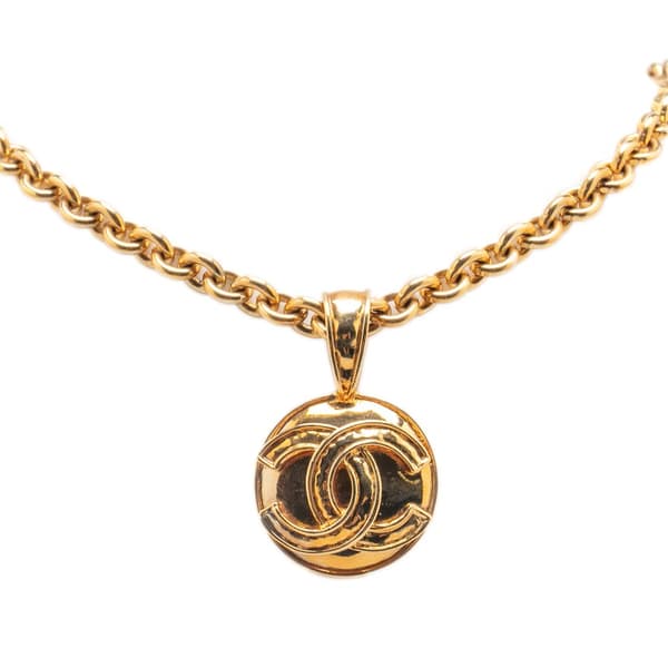 Pre-owned Chanel Gold Plated CC Round Medallion Pendant Necklace Gold