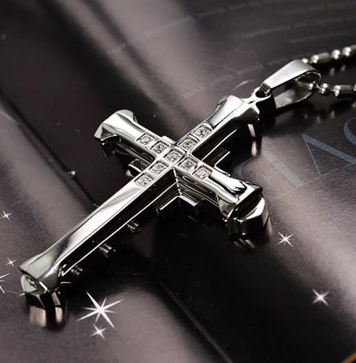 HALSBAND HÄNGE STÅL HANDARMOR KORS SVART 389