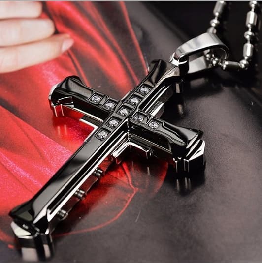 HALSBAND HÄNGE STÅL HANDARMOR KORS SVART 389