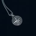 Miniatyrbild 4 av 8: HALSBAND Kompass SYMBOL AMULET Stjärnväg 140