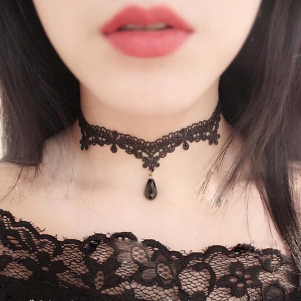 HALS CHOKER BLONDE GOTISK BRODERI SORT HALSKÆDE ELEGANT