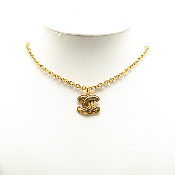 Pre-owned Chanel Gold Plated Quilted CC Pendant Necklace Gold