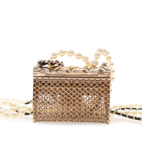 Pre-owned Chanel Gold Plated and Faux Pearl Flap Bag Pendant Necklace Gold