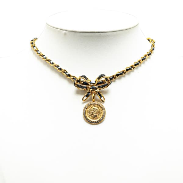 Pre-owned Chanel Leather and Gold Plated Medallion Bow Pendant Necklace Gold