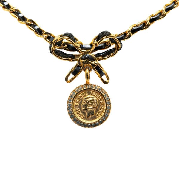 Pre-owned Chanel Leather and Gold Plated Medallion Bow Pendant Necklace Gold
