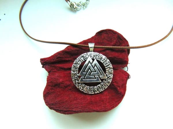 Valknut Wotan Knut Läderhalsband Viking Thor 3 Triangel