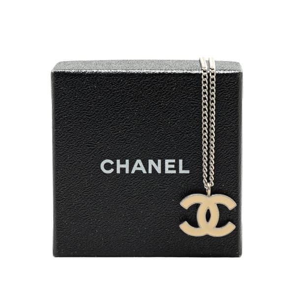 Pre-owned Chanel Silver Enamel CC Pendant Necklace Silver