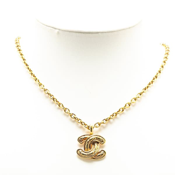 Pre-owned Chanel Gold Plated Quilted CC Pendant Necklace Gold