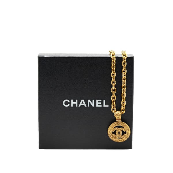 Pre-owned Chanel Gold Plated CC Round Pendant Necklace Gold