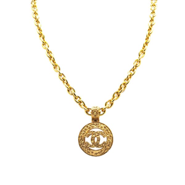 Pre-owned Chanel Gold Plated CC Round Pendant Necklace Gold