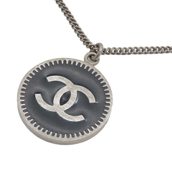 Pre-owned Chanel Silver Enamel CC Round Pendant Necklace Silver