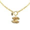 Miniatyrbillede 1 af 5: Pre-owned Chanel Gold Plated CC Quilted Pendant Necklace Gold