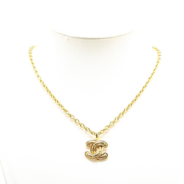 Pre-owned Chanel Gold Plated CC Quilted Pendant Necklace Gold