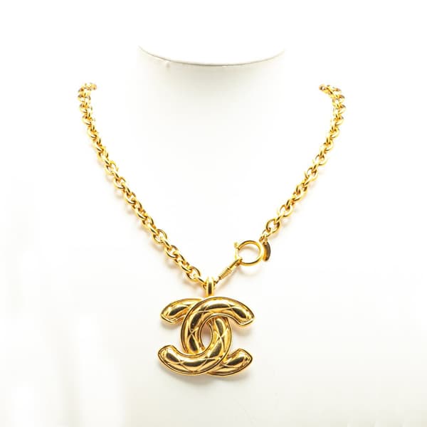 Pre-owned Chanel Gold Plated CC Quilted Pendant Necklace Gold