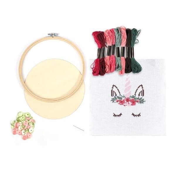 Kit för broderi med enhörning