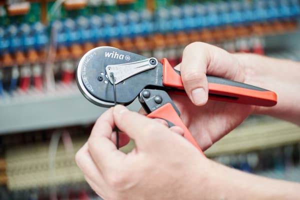 Wiha Professional electric Z 62 0 06 - Crimping pliers - 210 mm
