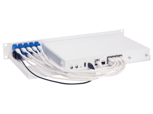 Rackmount.IT RM-SR-T6 - Monteringssats för nätverksenhet - rackmontering - signal vit (RAL 9003) - 1.3U - 19" - för Sophos SG 125, 135; XG 125, 135