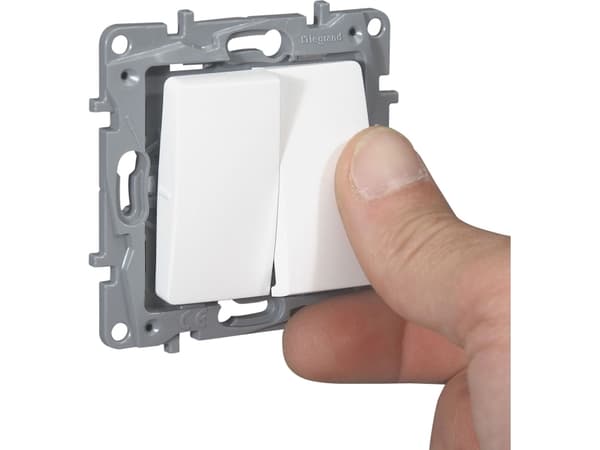 Legrand monitoimikytkin 10AX valkoinen Niloe - 664713 - 664713