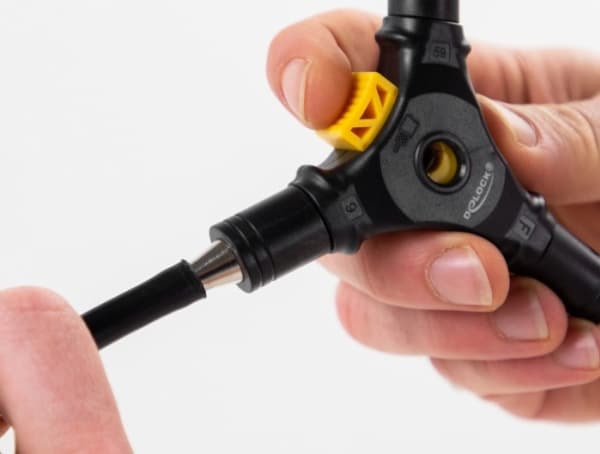 Delock 4 in 1 - Cable connector installation tool - svart