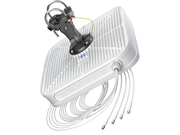 QuWireless AP5G4-1, 7,5 dBi, 0.694-0.96/1.7-2.2/2.2-2.7/3.3-3.8 GHz, 7,5 dBi, 50 O, 70°, 70°