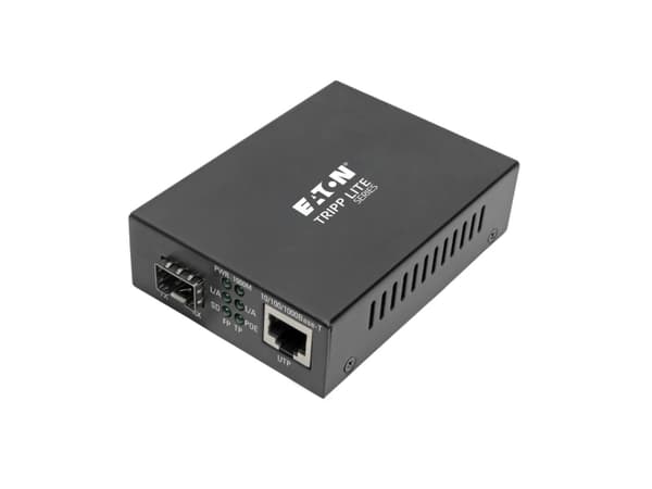 Eaton Tripp Lite Series Gigabit SFP Fiber to Ethernet Media Converter, POE+, International Power Cables, 10/100/1000 Mbps - Fibermediekonverterare -