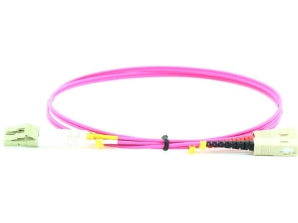 MicroConnect - Nettverkskabel - LC/UPC multimodus til SC/UPC multimodus - 2 m. - fiberoptikk - 50 / 125 my - OM4 - halogenfri - erika-fiolett