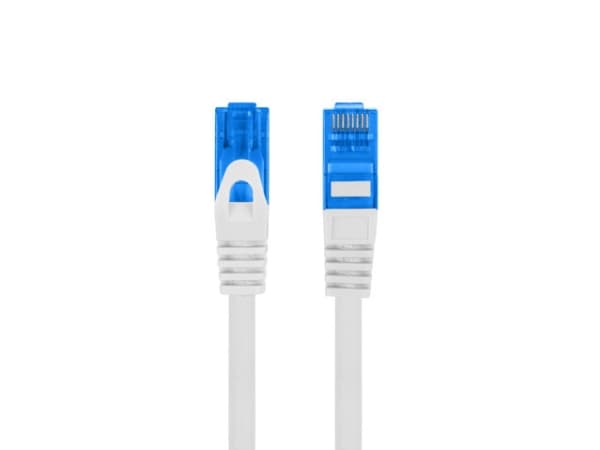 Lanberg - Patch-kabel - RJ-45 (hane) till RJ-45 (hane) - 15 m - 6 mm - S/FTP - CAT 6a - formpressad, tvinnad, hakfri, halogenfri - RAL 9010, vit