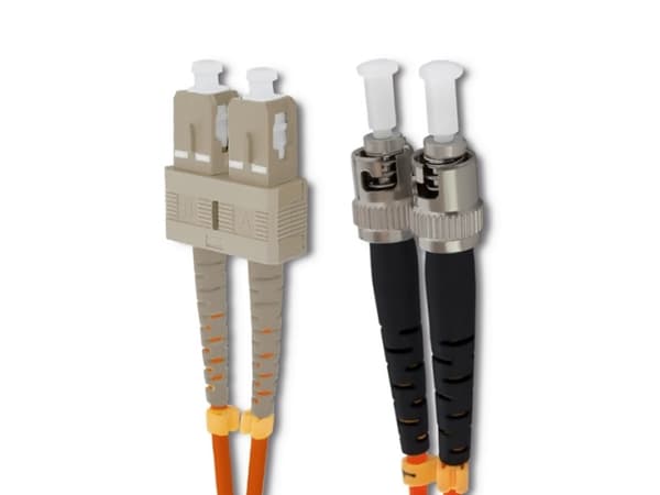 Qoltec - Patchkabel - SC/UPC multimodus (han) til ST/UPC multimodus (han) - 5 m. - fiberoptik - dupleks - 50 / 125 my - OM2 - halogenfri - oransje