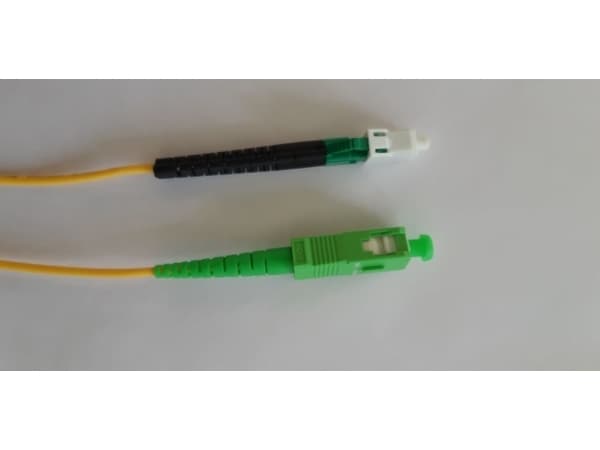 LWL1FaserPatchk 10mtrLCAPCSCAPC 9125u OS2 G657A2 AD2mm LC hat flexible Knickschutztülle Synergy21