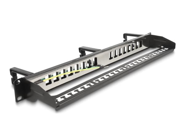 Delock - Koblingspanel - with 3 hooks, strain relief - skapmonterbar - svart - 1U - 19" - 16 porter