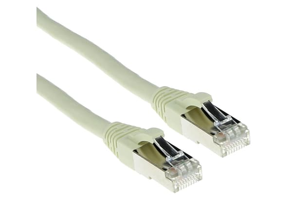 ACT Ivory 0.25 meter SFTP CAT6A patch cable snagless with RJ45 connectors. Cat6a s/ftp snagless iv 0.25m (FB6052)