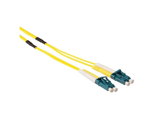 ACT 30 meter Singlemode 9/125 OS2 duplex ruggedized fiber cable with LC connectors. Lc-lc 9/125 os2 rugged 30m (RL5403)