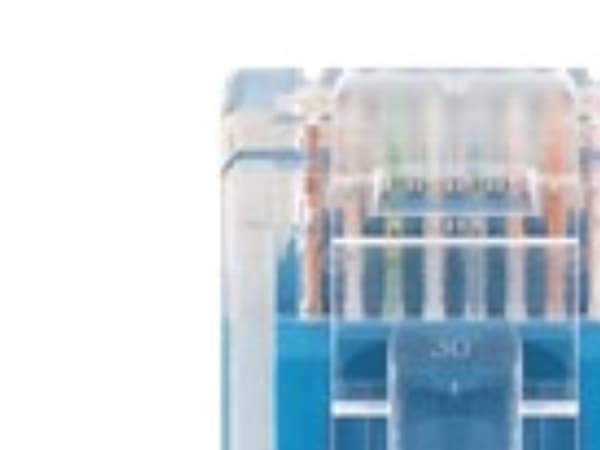 goobay - Nätverkskabel - RJ-45 (hane) till RJ-45 (hane) - 5 m - UTP - CAT 6 - formpressad, platt - blå