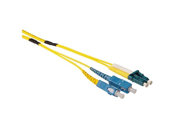 ACT 50 meter Singlemode 9/125 OS2 duplex ruggedized fiber cable with LC en SC connectors. Lc-sc 9/125 os2 rugged 50m (RL5605)