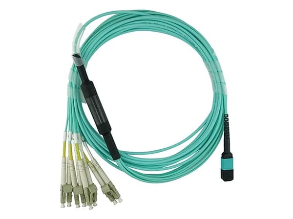 Yhteensopiva Fortinet FG-TRAN-QSFP-4XSFP-1 BlueOptics kuituoptiikan katkaisukaapeli, MPO/UPC, 4xDuplex LC/UPC, 1 metri, multimode G50/125µm, OM3, mer
