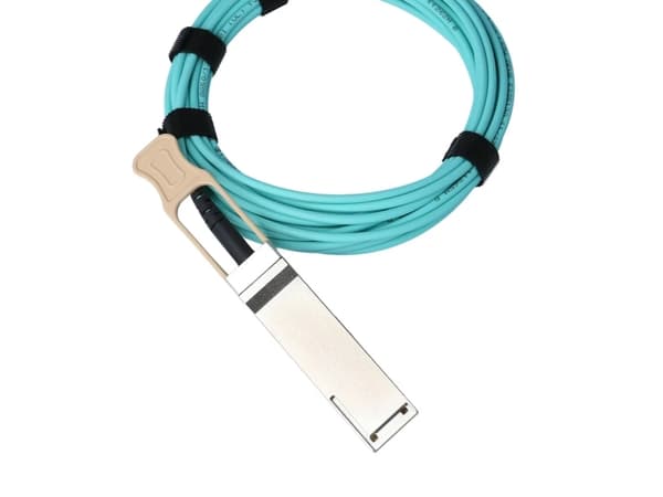 BlueOptics SPTMJP1PMCDF007-BO, 7 m, AOC, QSFP28, QSFP28