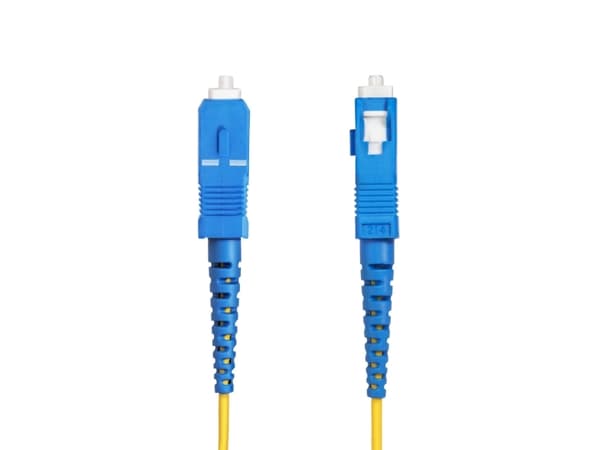 StarTech.com 100 m (328 jalkaa) SC–SC (UPC) OS2-yksimuotoinen valokuitukaapeli, 9/125 µm, 40 G/100 G, taipumaton, pieni lisäyshäviö, LSZH-kuitukaapel