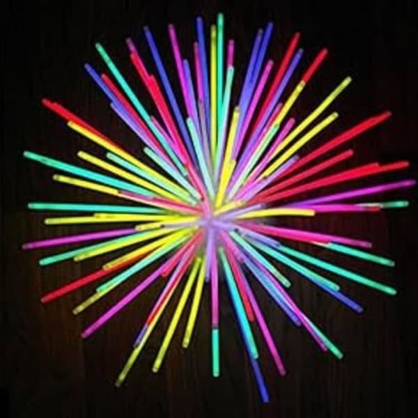 SHOP-STORY - GLOWSTICKS: 100 fluorescerande stickor med anslutningar - Lys upp dina stunder med detta lysande kit