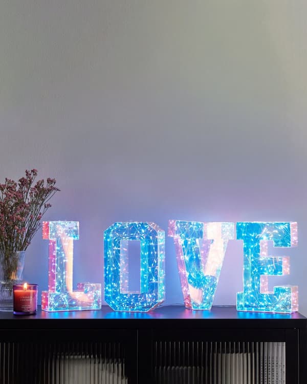 LED-ljusbokstäver Flerfärgade Iridescent Bokstavsljus Love Ljusskyltar USB Pulveriserad