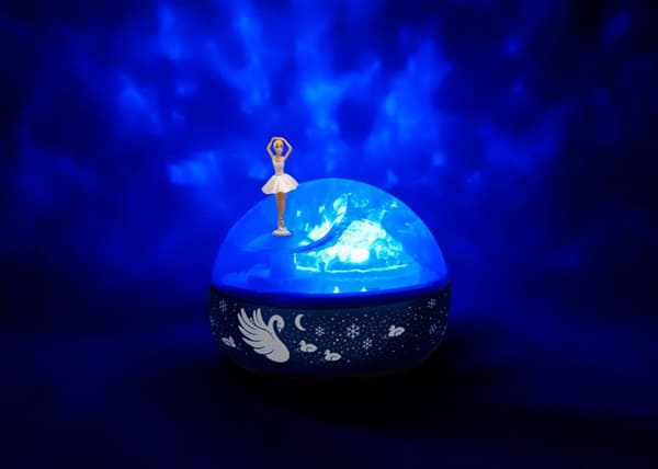 Nattljus - Northern Lights Musical Projector - Svansjön - 12cm - batterier ingår