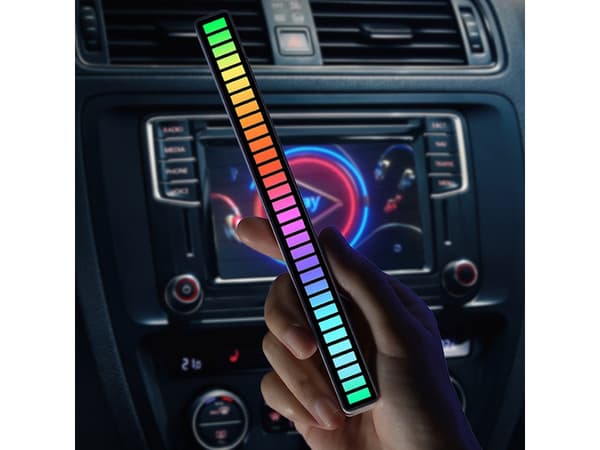 Ljudstyrd RGB LED-lampa - 18 cm