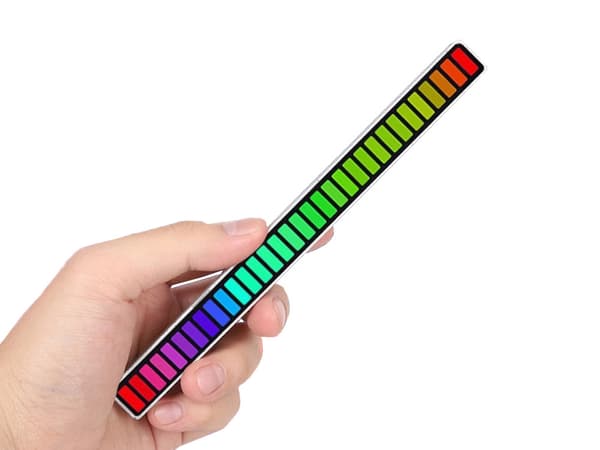 Ljudstyrd RGB LED-lampa - 18 cm