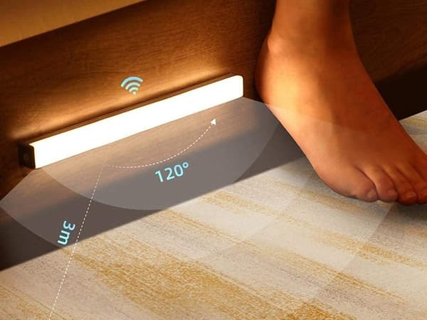 Vaatekaappilamppu Liiketunnistin / Itsekiinnittyvä LED-lamppu - 19 cm