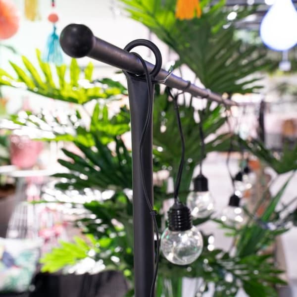 Belysningsbordsgalgar - MICA DECORATIONS - H110 x L250 cm - Svart metall - 10 st varmvita LED-lampor