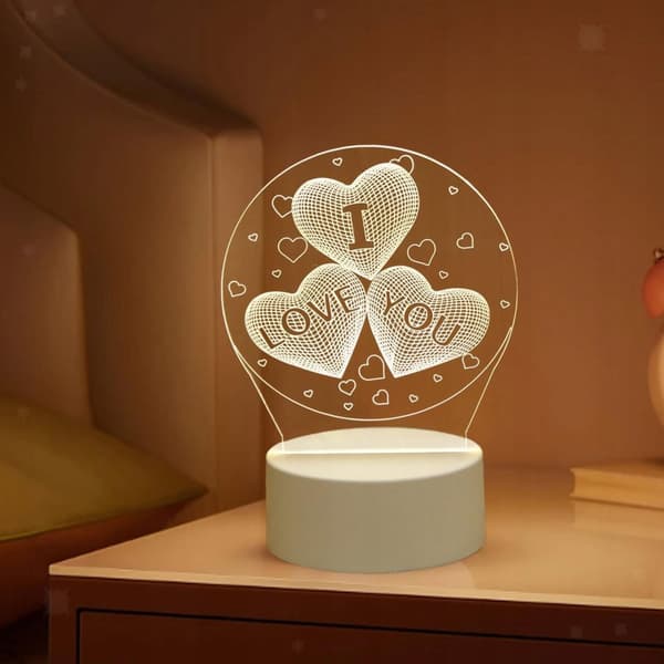 En lille gave til VALENTINE'S DAY 3D-lampen med inskriptionen I LOVE YOU på USB 3 MODES