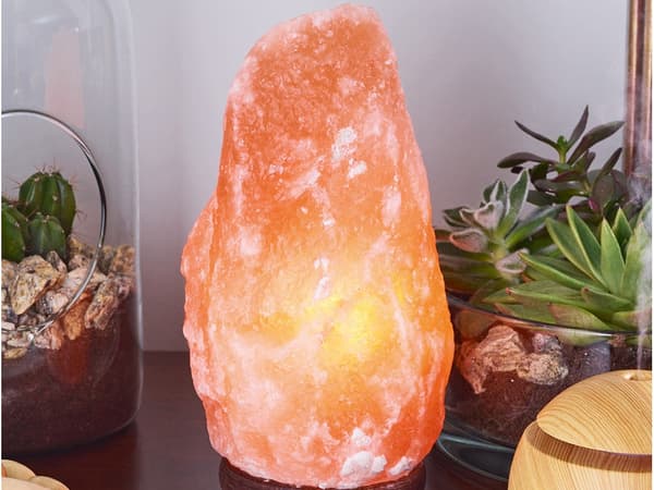 HIMALAYANSALT LAMPE – NATURLIG LUKSUS OG LUFTRENSNING TIL DIT HJEM