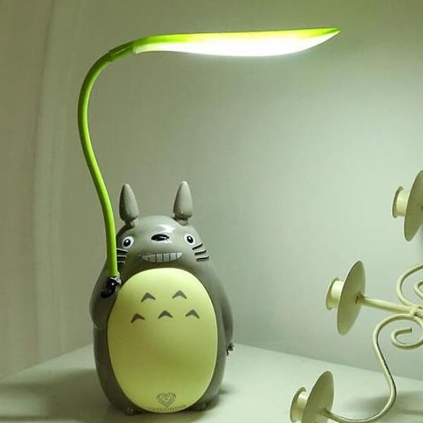 CONFOZEN Tecknad nattlampa Min granne Totoro LED-ögonskydd Lärbordslampa Vikbar flexibel slang