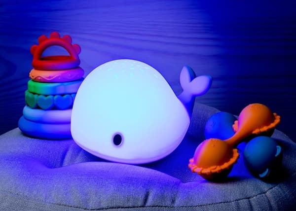Lilla L - Blå valnattlampa med fjärrkontroll - COOL KIDS PROJECT