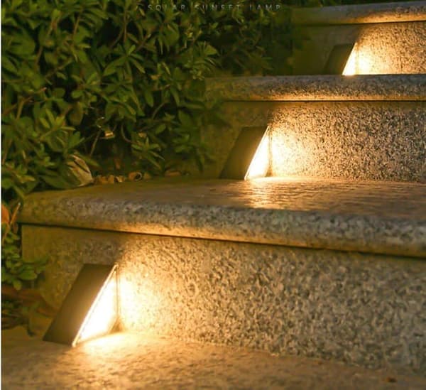 24 LED solenergi utomhus sensorlampa, varm vit dekorationsbelysning, för terrass, trädgård, staket och trappsteg