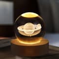 Pikkukuva 1 / 9: Bomclap 3D Crystal Ball -yölamppu, jäätelön värilamppu puisella jalustalla, aurinkokunnan kristallipalloplaneettalamppu, tähtitieteen lahja äidille